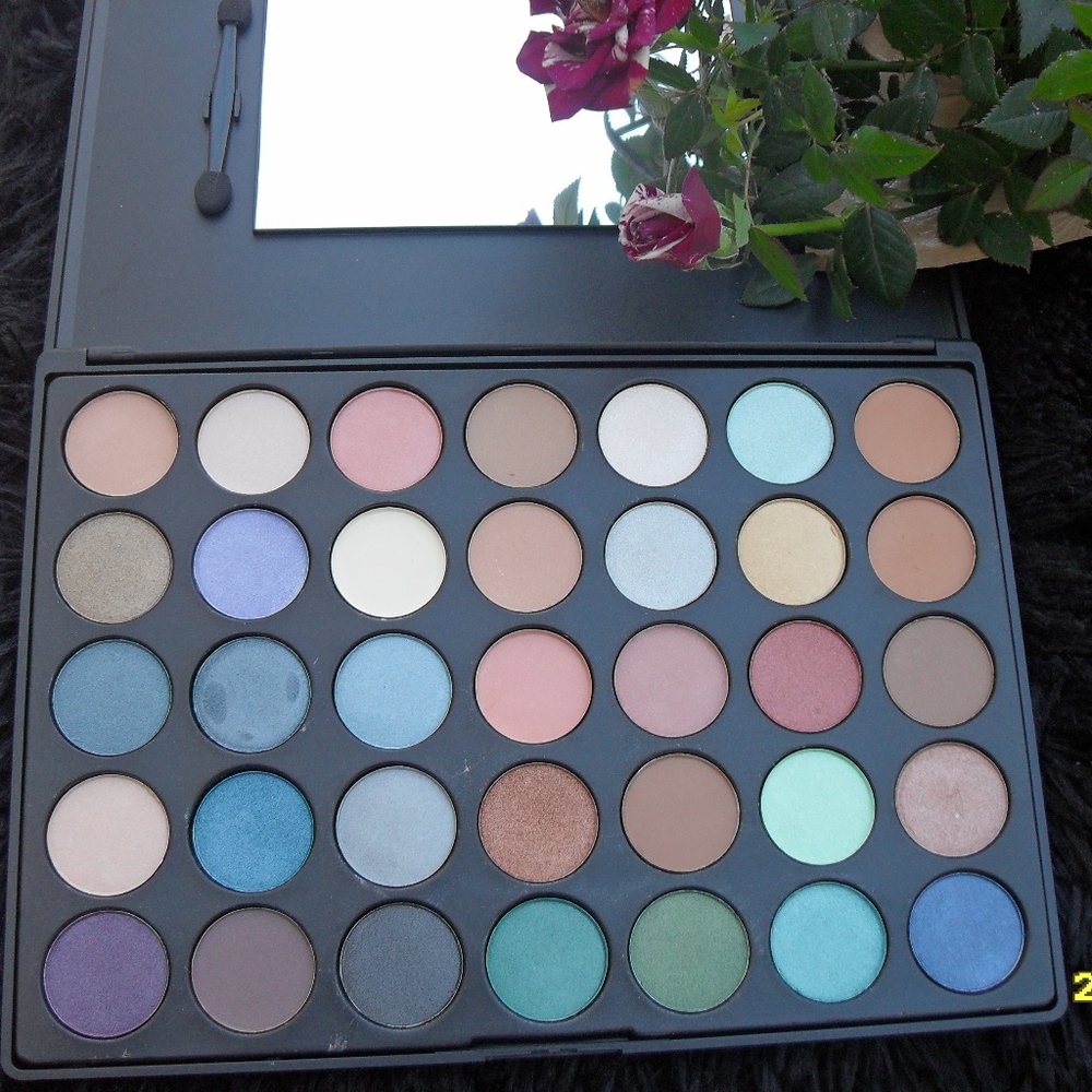 EYESHADOW PALETTE